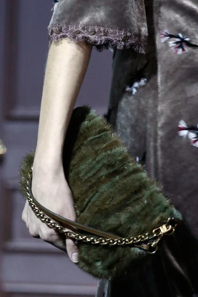 Look 35